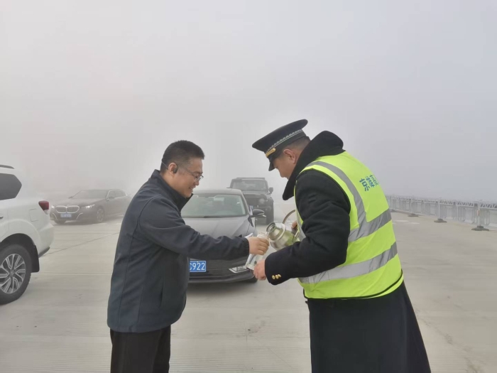 8f00b5b38bf34e1cd366e5cc442b1e60